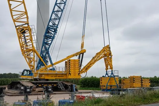 Crawler Crane selection for snow removal - Operator Certification and Site-Specific Winter Controls