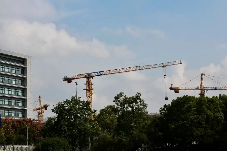 Crawler Crane Selection for Tunneling: Five Engineering Gates