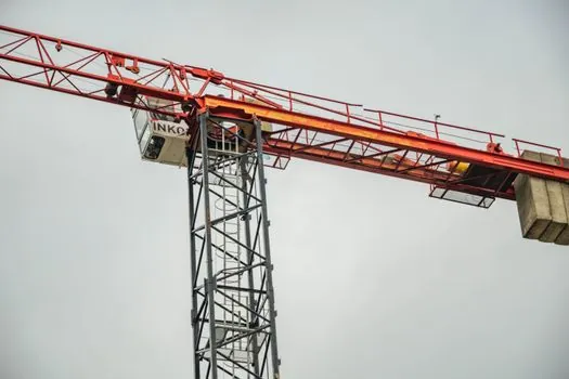 Crawler Crane selection for road construction - Boom Geometry vs Road Geometry