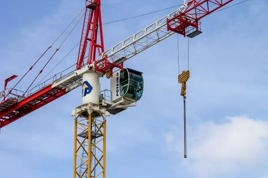 Crawler Crane selection for road construction - Operator Certification and Site Rules