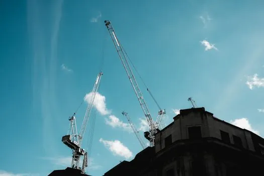 Crawler Crane selection for road construction - Comparing the Three Road-Site Classes