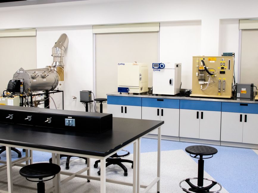 Deadweight Tester vs Temperature Calibration Bath: Spec-First Decision Map
