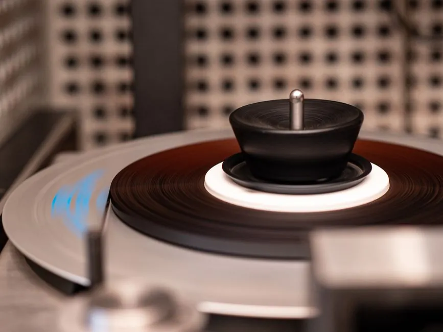 Deadweight Tester vs Temperature Calibration Bath: What Each Tool Actually Does