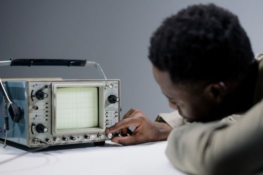 Decade Resistance Box vs Pressure Calibrator - Limitations, Failure Modes, and Selection Pitfalls