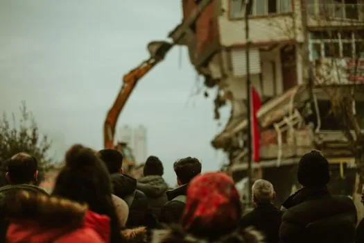 Truck-Mounted Crane selection for demolition projects - Attachment Pairing: Grapple, Bucket, and the Demolition Hammer Question