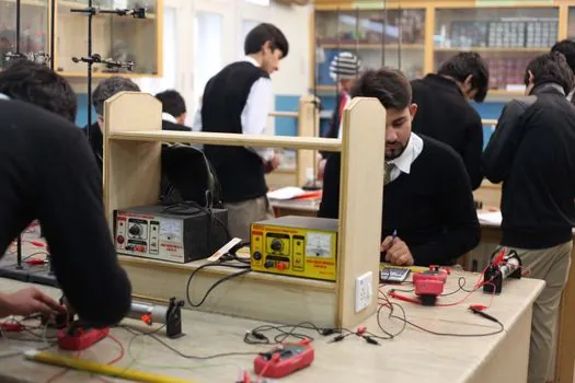 digital multimeter selection criteria for structural fabrication job - Current, capacitance, and the secondary functions that earn their place