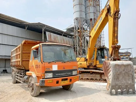 Dump Truck selection for pipeline construction - Payload and Body Volume by Material