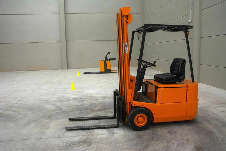 Electric pallet truck certification checklist for packaging warehouses