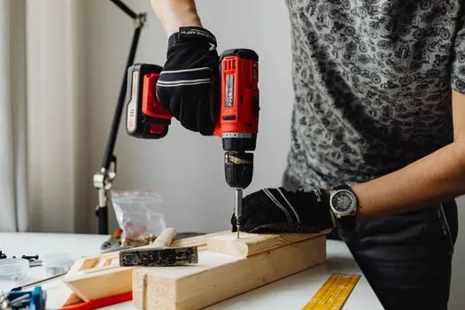 Safety Gloves selection for electrical work - Comparison: Glove Family vs. Electrical Suitability