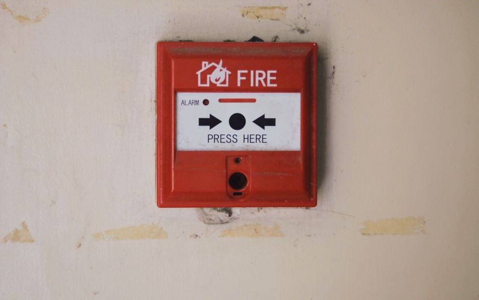 Emergency Stop Button Selection: ISO 13850 Spec Gates and Duty Mapping