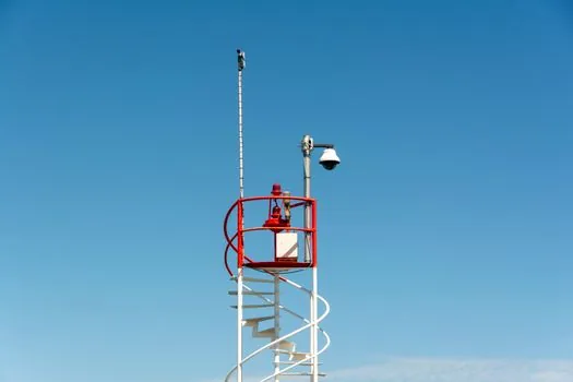Emergency Stop selection for confined space entry - Comparison: tripod vs davit, SRL vs hoist, fixed lanyard vs wireless kill
