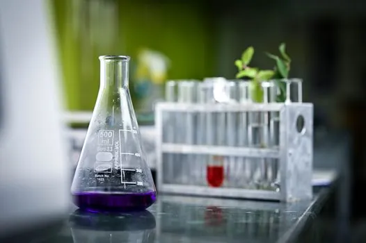 Eye Wash Station selection for chemical plants - Standards, Siting, and the 10-Second Rule