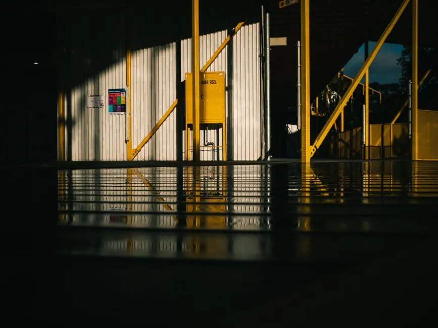 Eye Wash Station Selection for Confined Space Entry: Portable vs Plumbed at the Access