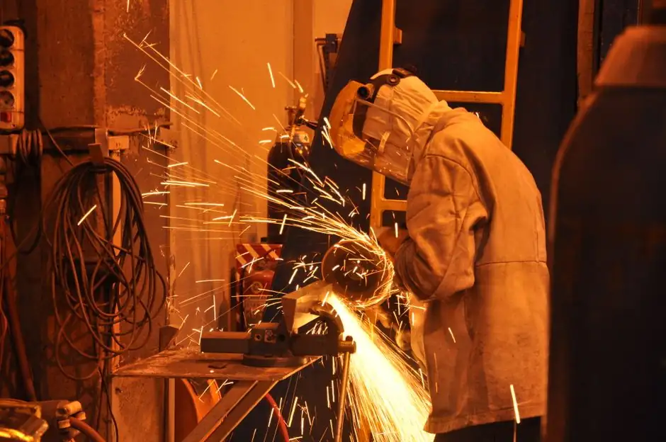 Face shield selection for chemical plants: visor, marking, and fit map