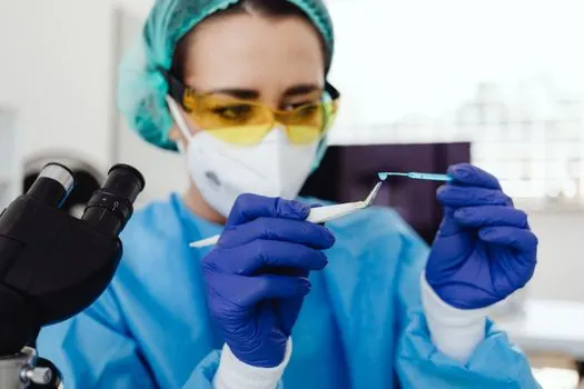 Face Shield selection for laboratories - Who a lab-spec face shield is for, and who it is not for