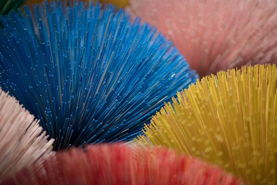 Fiber Optic Sensor Buying Guide 2026: Spec Gates, Variants, and Sourcing