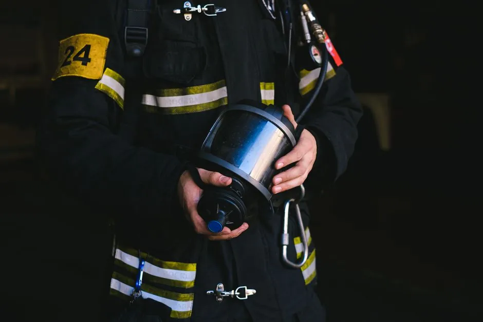 Firefighting Dust Mask Selection: Class, Fit, and Helmet Interface