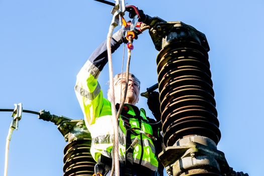 Fixed Gas Detector selection for electrical work - Comparison: Main Detector Types Against Decision Criteria