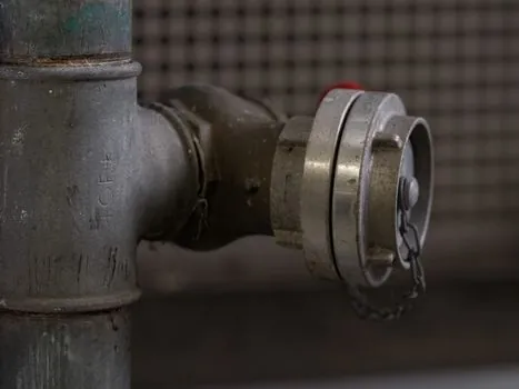 Flange vs Sight Glass - Mounting Type Comparison: Flanged, Weld-In, Sanitary, Threaded