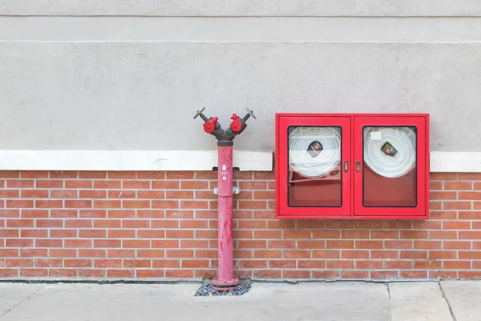 Flange vs Sight Glass: Mounting Interface, Pressure Class, Material Choices