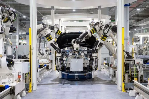 Autonomous Mobile Robot selection for food and beverage - Safety, fleet management, and standards floor