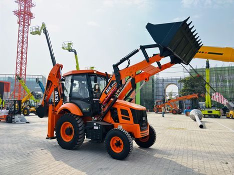 Backhoe Loader selection for forestry - Tyres, ground clearance, and frame dimensions on soft, rutted ground