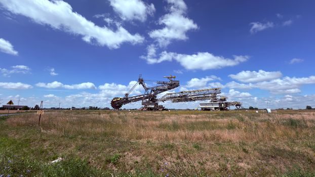 Excavator selection for forestry - Tracked versus wheeled decision in the woods
