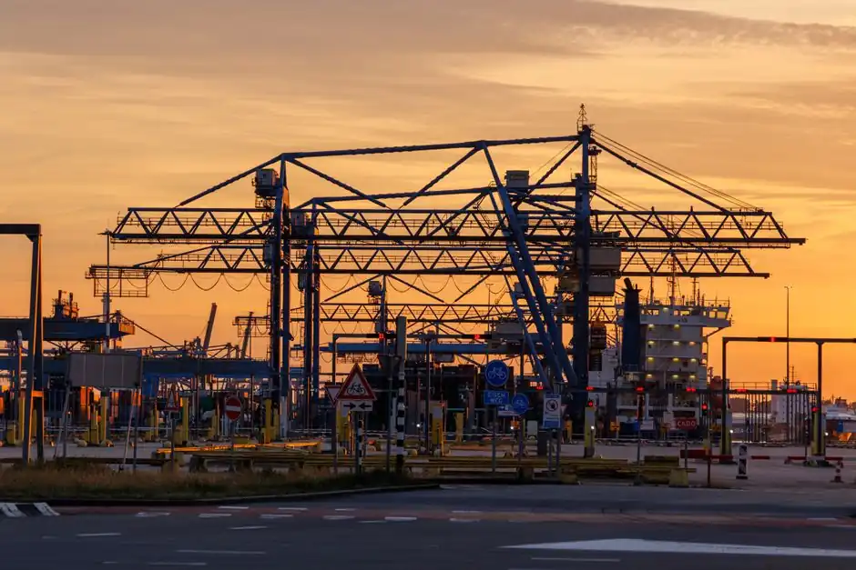 Gantry Crane Selection Guide: Spec Gates, 2026 Catalogue Prices, Duty Class Logic