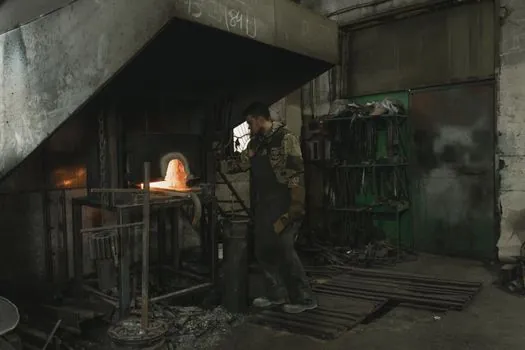 Gas-Fired Aluminum Melting Furnace selection for automotive parts - Selection Criteria: Reverb vs. Crucible vs. Holding-Only