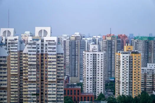 Aluminum Window & Door selection for high-rise buildings - Surface Treatment and Hardware Pairing