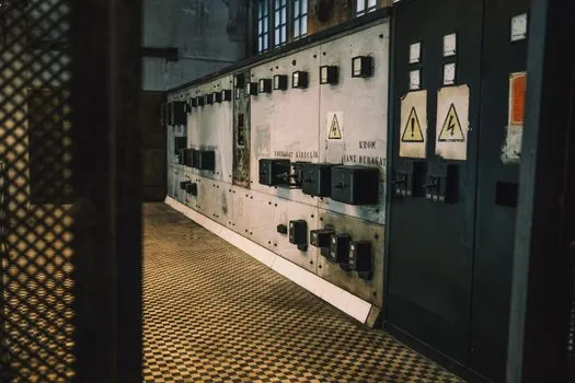 how to choose a Variable Frequency Drive - Step 7, Protection, Commissioning, and Field Wiring