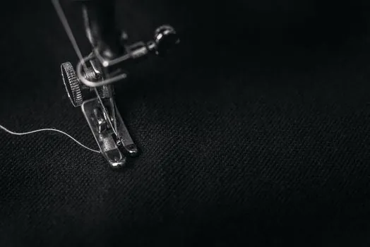 Protective Clothing selection for laboratories - Fabric, Seam, and Closure Specifications