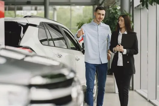 electric vehicle sourcing from China guide - Vehicle options compared on four procurement criteria