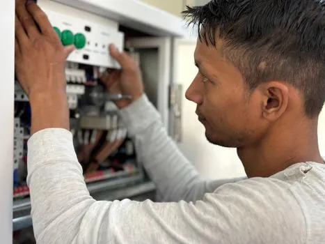 how to specify multifunction power meter on an rfq for oem control cabinet - Certifications, environment, and mechanical fit