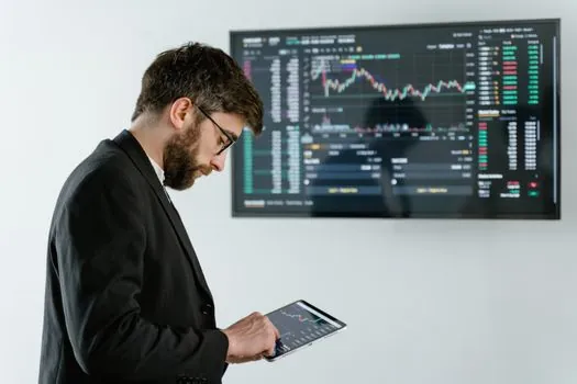 Industrial Display price and cost guide - Rental versus purchase: when rental beats ownership