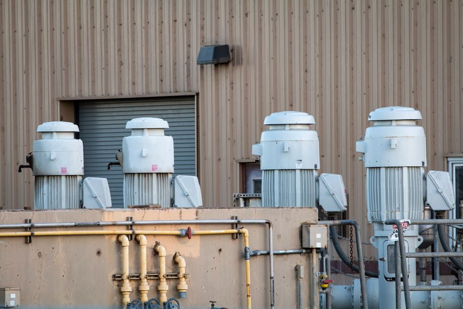 Industrial Refrigeration 2026: CO2 Cascade, Screw Compressors, and Cold-Chain Capacity