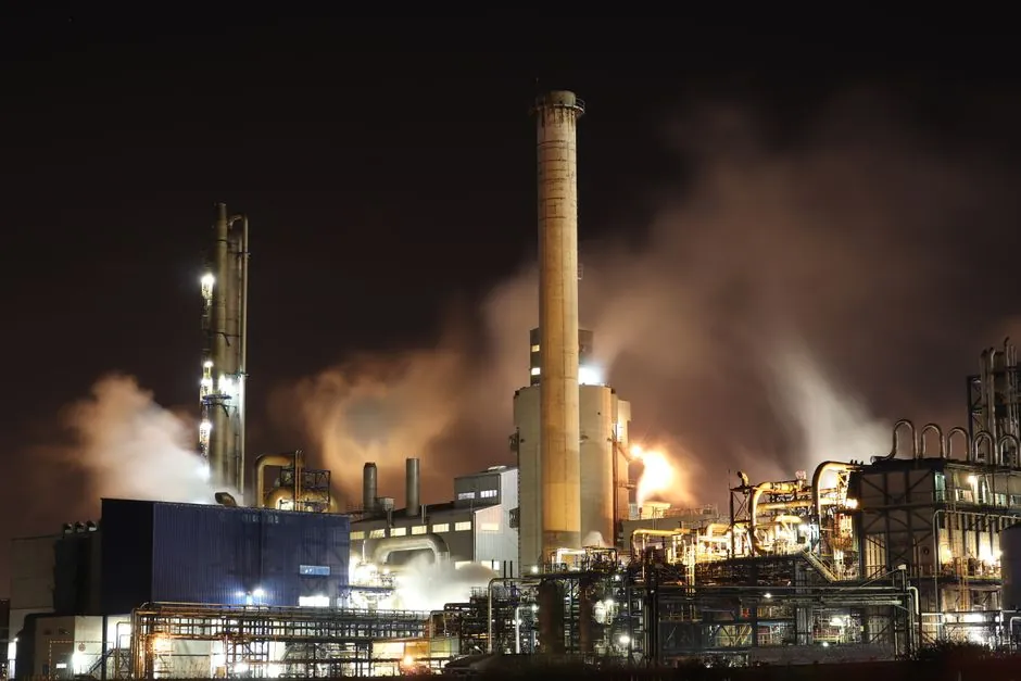Industrial Rubber Selection for Oil and Gas: Elastomer, Hardness, and Sour-Service Gates