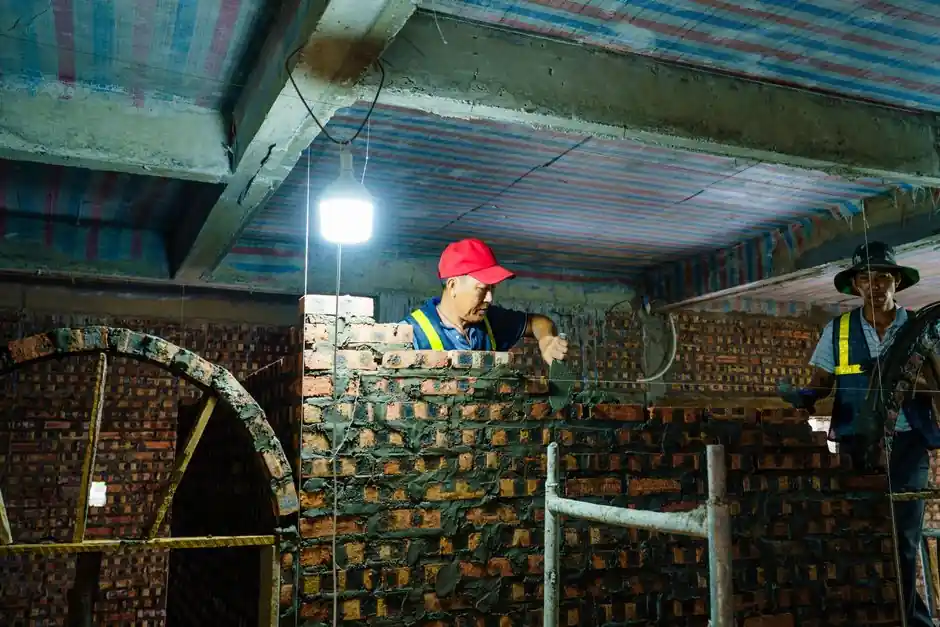 Interior Finishing Concrete Vibrator Selection: Head, Frequency, and Formwork Match