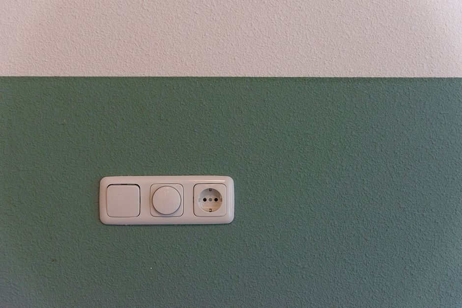 Isolating Switch Selection: Spec Gates, Family Mapping, and Application Fit