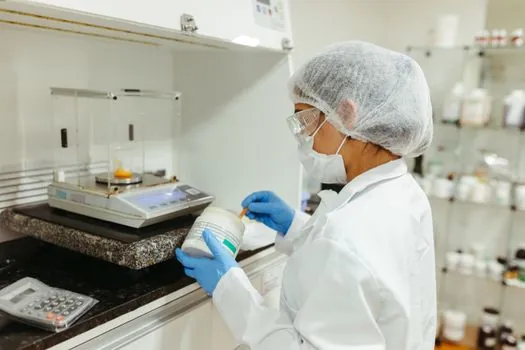 Dust Mask selection for laboratories - Filter media, exhalation valves, and the lab-specific failure modes