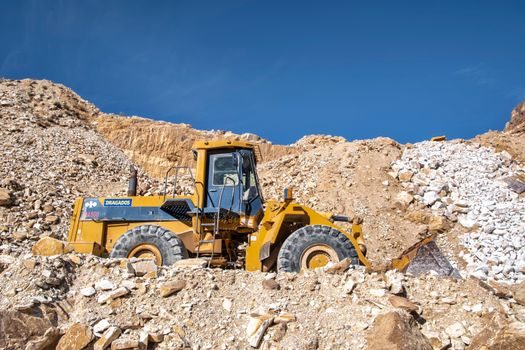 Bulldozer selection for landfill operations - Mandatory guarding and refuse-specific options