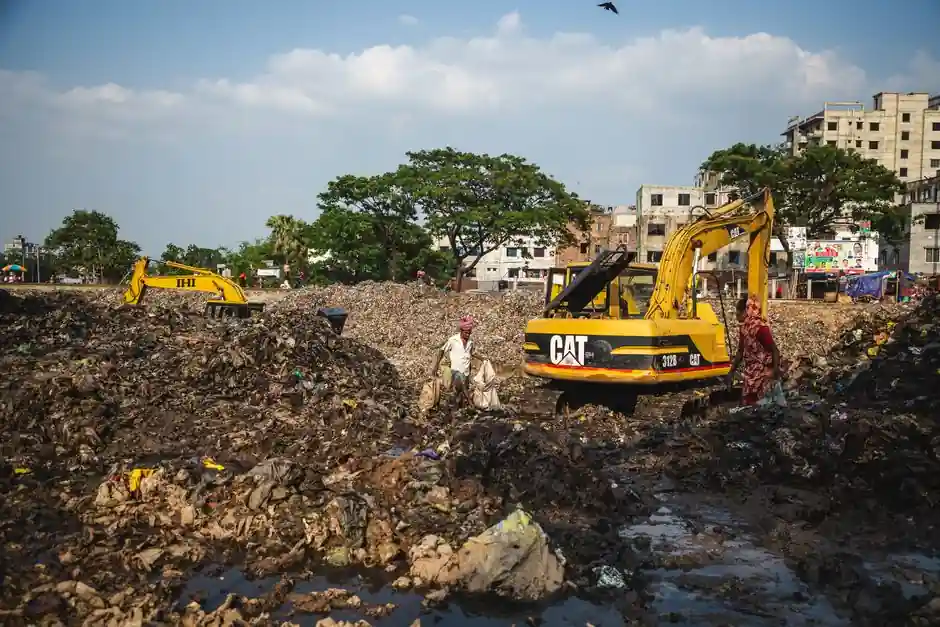 Landfill Truck Selection: Why Concrete Mixer Drums Fail at MSW Duty