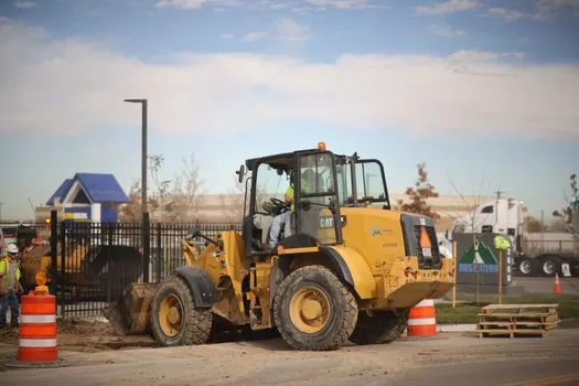 Rough Terrain Forklift selection for landfill operations - Brakes, Engine, and Maintenance Windows