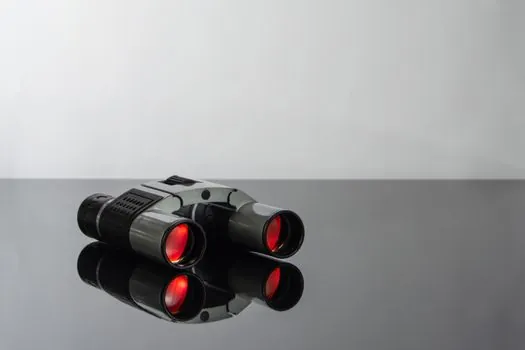 Laser Tracker vs Optical Comparator - Use-case fit: where the optical comparator is still the cheaper, faster answer