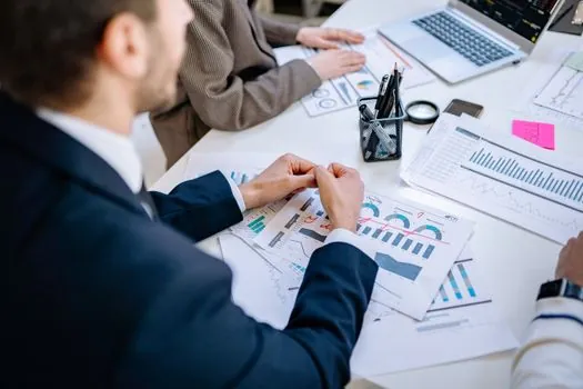 LED production capacity planning - Decision criteria across planning layers