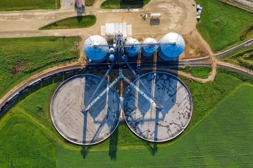 LFP-Dominant BESS Procurement: 2026 Spec, Cost, and Risk Map