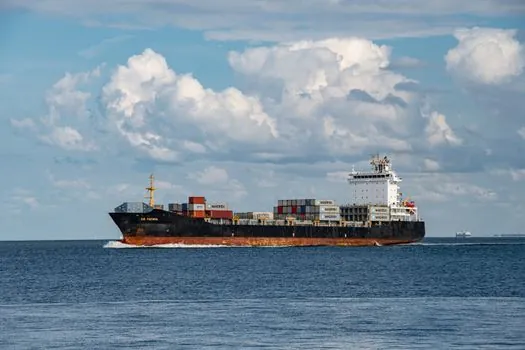 lithium sourcing from China guide - Shipping Mode and Route Screening: Air vs Sea vs DDP