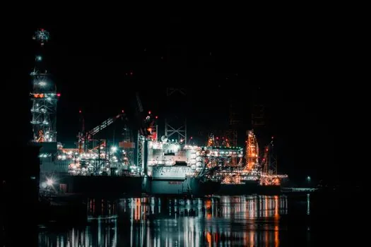 LNG procurement strategy guide - Selection criteria comparison: SPA, mid-term, and spot
