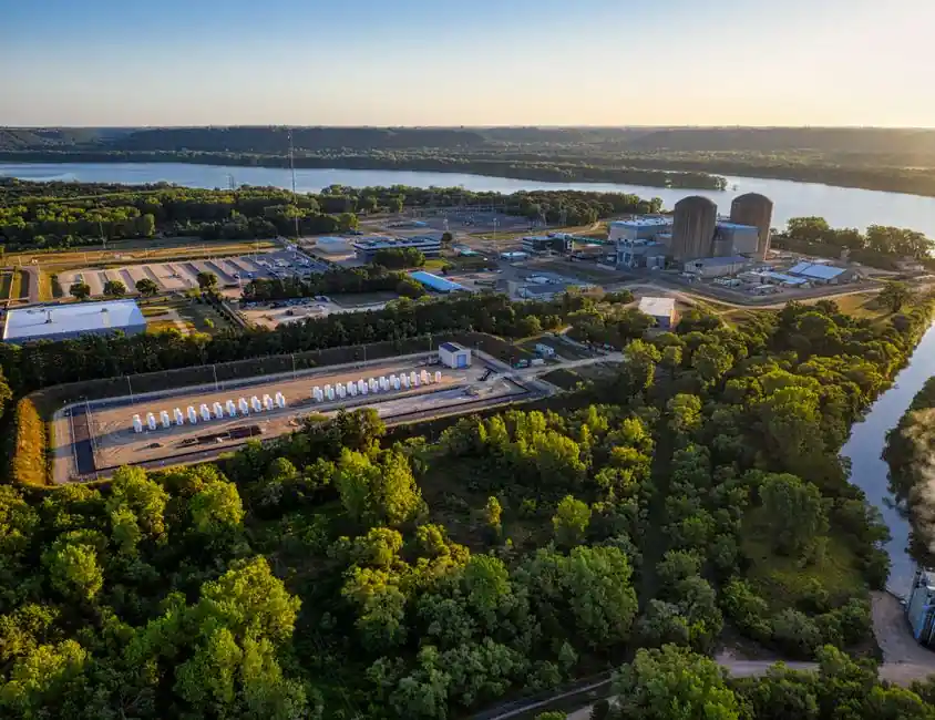 LNG production capacity planning: spec gates for 142 MTPA builds and modular mid-scale