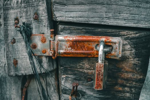 Lock Nut total cost of ownership analysis - Three locking mechanisms on the same cost axis